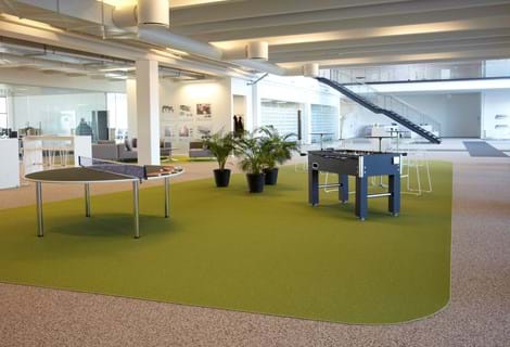 afpasset Fraster tæppe grøn på kontor